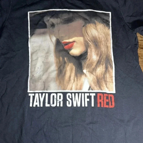 2013 Taylor Swift concert RED international TOUR blk short sleeve unisex shirt S - Picture 3 of 11
